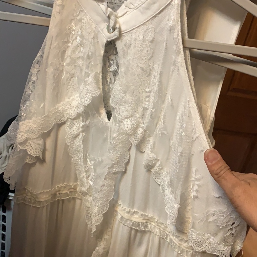 POL Front Button Closure Ruffle Detail Halter - Picture 7 of 12